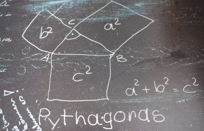 Comprendre_et_calculer_l_hypoténuse_d_un_triangle_rectangle_:_Une_formation_détaillée